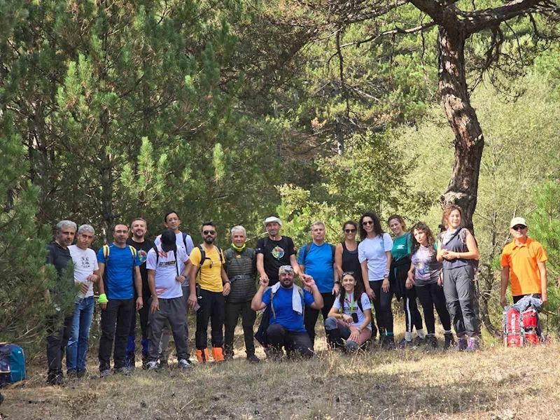 ESDAĞ üyeleri hem hayvanları besledi hem de çöp topladı
