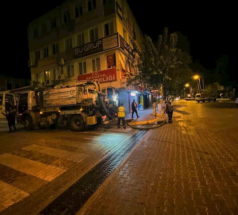 Fethiye’de yağmursuyu hatları taşkınlara karşı temizleniyor
