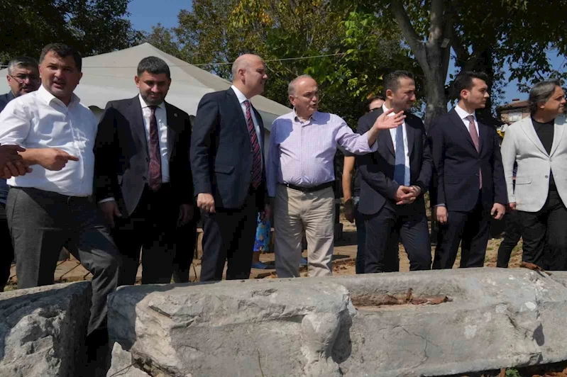 Genel Başkan İleri Konuralp antik kentinde kazı çalışmaları inceledi
