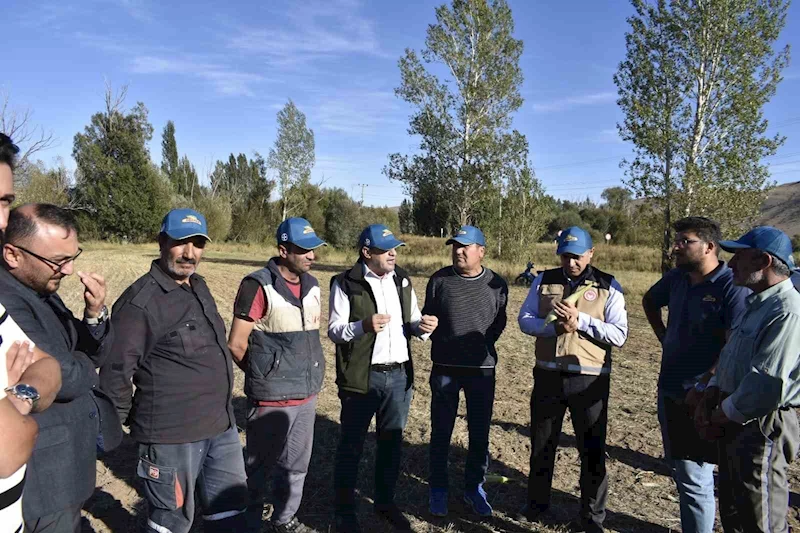 Bayburt çiftçisi tarlada bilgilendirildi
