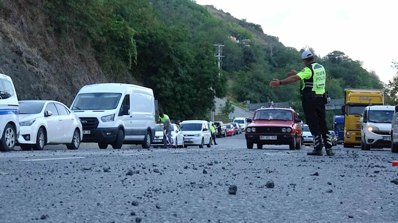 Samsun’da taş ocağında patlama: Yola savurulan taşlar araçlara isabet etti, 4 kişi yaralandı
