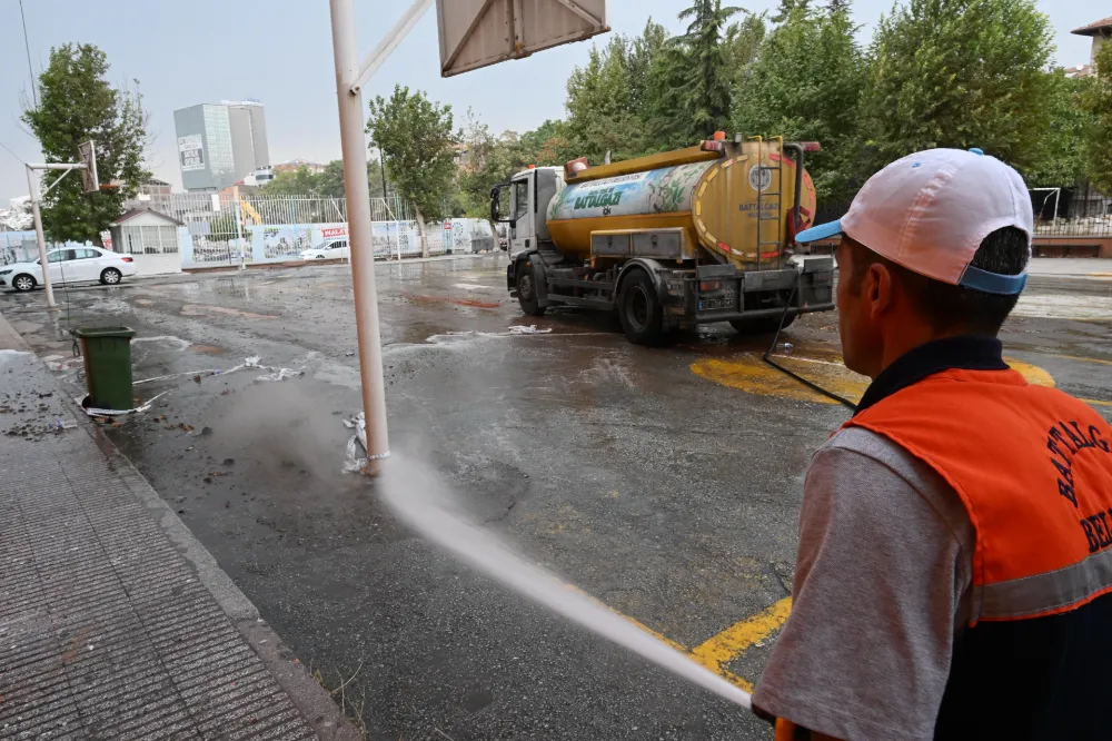 Battalgazi Belediyesi’nden Okullarda Bahçe Temizliği