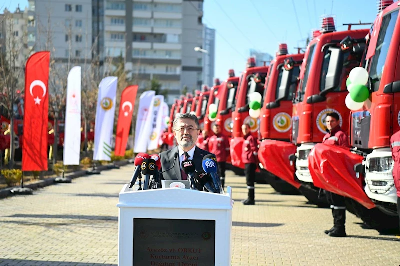 Orman yangınlarıyla mücadelede yeni araçlar Bakanlık filosuna katıldı