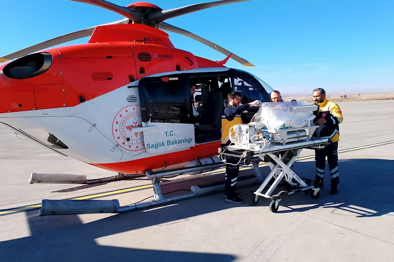 Şanlıurfa’da 25 günlük bebek helikopter ambulansla Konya’ya nakledildi