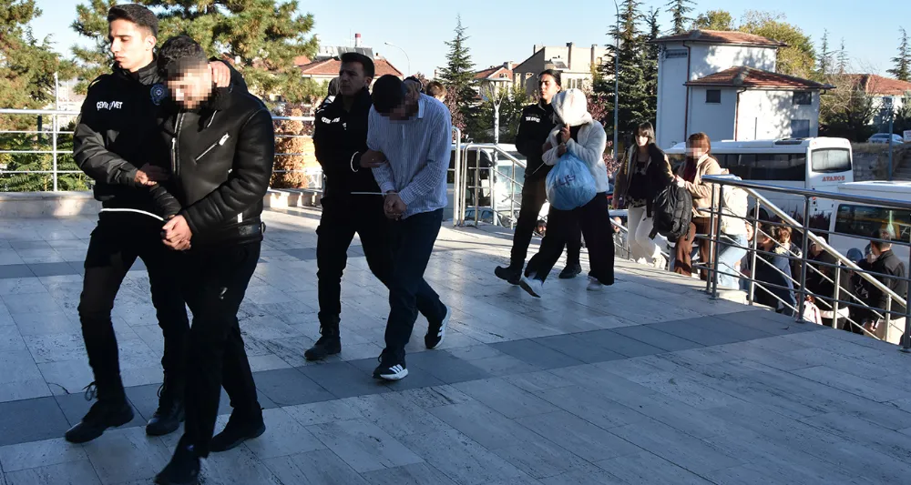 Öğretmen Olacaktı, Çete Lideri Oldu