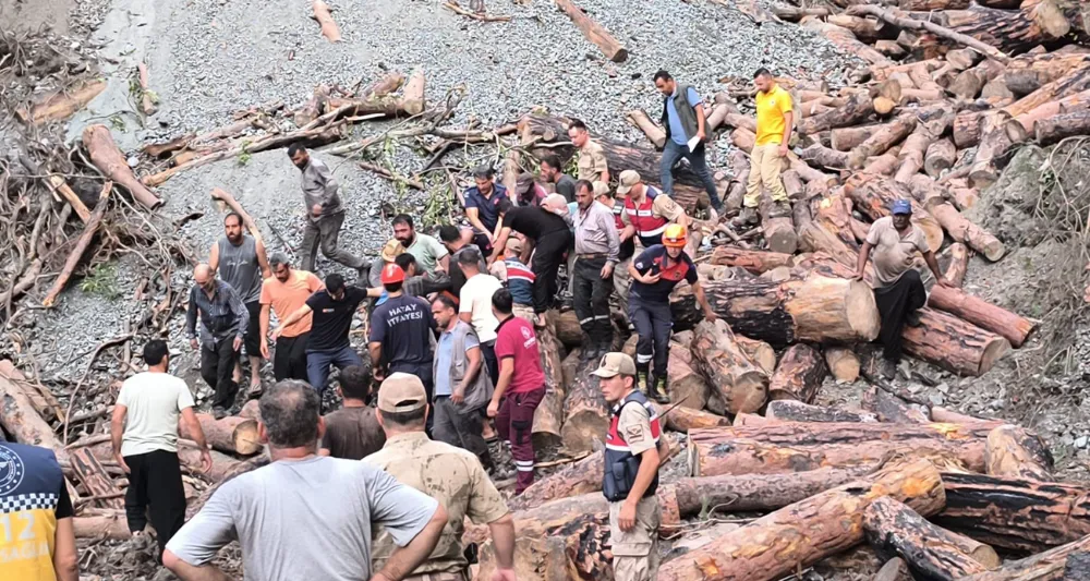 Yaylada Uçuruma Yuvarlanan Kepçenin Operatörü Hayatını Kaybetti