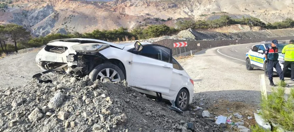  Kontrolden Çıkan Araç Toprak Yığınına Çarptı: 1 Yaralı