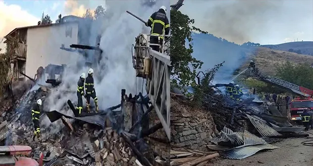 Yangın Çıkan Ev Çöktü, İki Kardeş Enkaz Altında Aranıyor