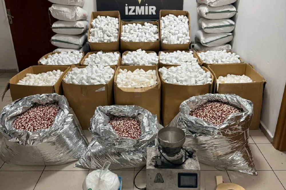 İzmir’de 2 Milyon 309 Bin Sentetik Ecza Hap Ele Geçirildi