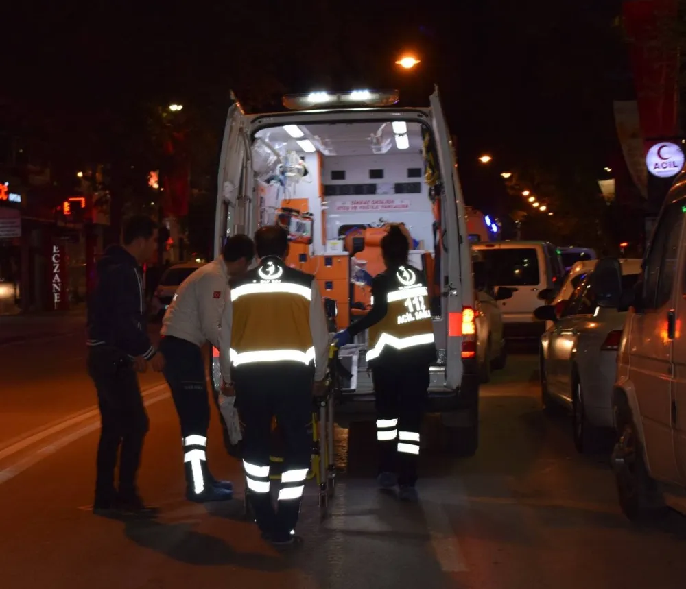  Otomobil İle Ambulas Çarpıştı:1 Kişi Yaralı