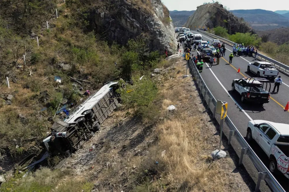 Yolcu Otobüsü Uçuruma Yuvarlandı: 18 Ölü, 29 Yaralı