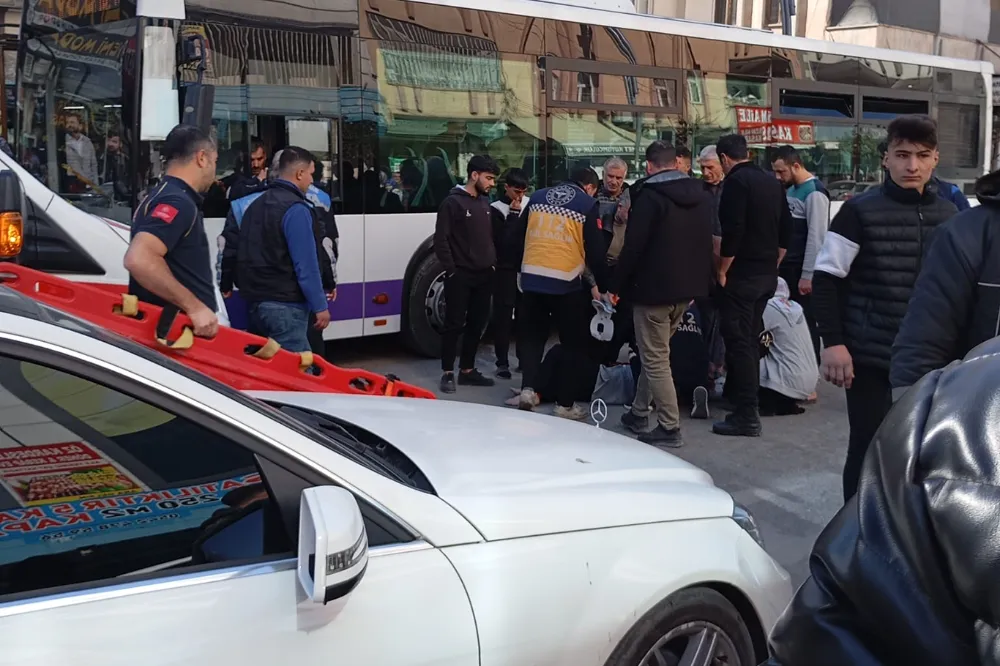 Şanlıurfa’da Yolun Karşısına Geçmek İsteyen Kadına Otomobil Çarptı