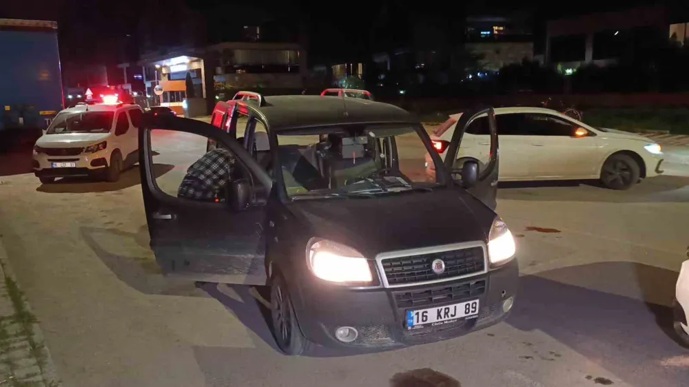 Seyir Halinde Otomobile Kurşun Yağdırdılar! 1 Ağır Yaralı