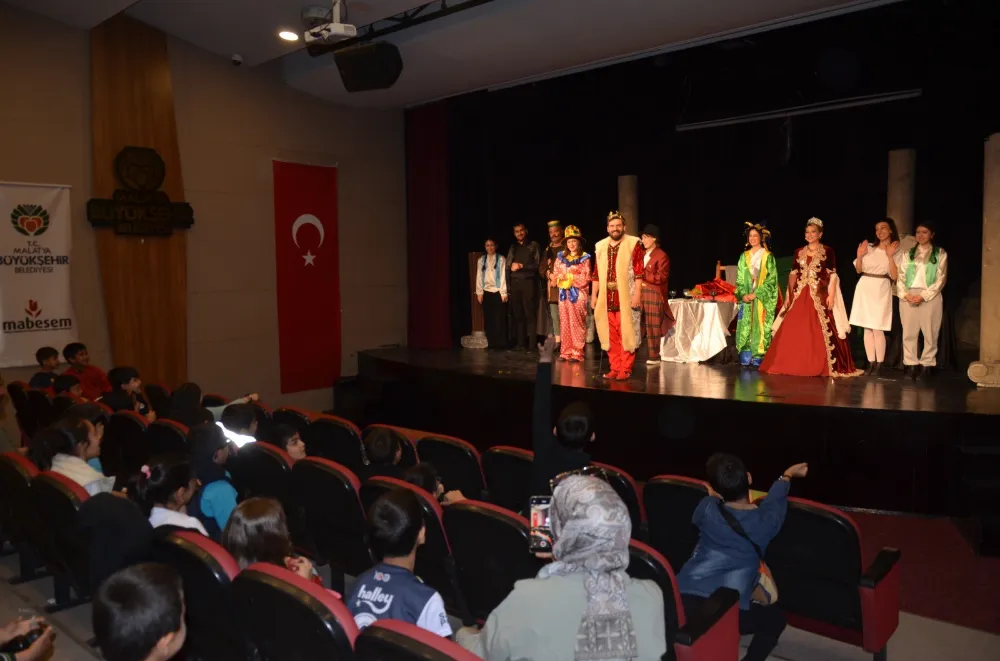 “Midas’ın Kulakları” Tiyatrosu Çocuklardan Tam Not Aldı