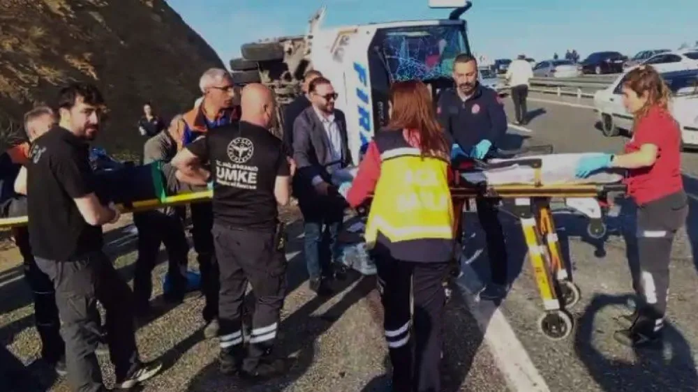 Yolcu Minibüsü Devrildi: Çok Sayıda Yaralı Var