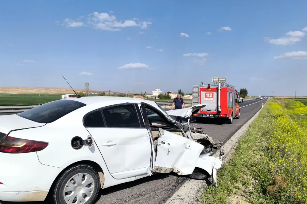 Kontrolden Çıkan Otomobil Bariyerlere Çarptı: 1 Yaralı