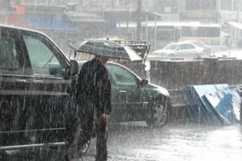 Meteoroloji uyardı: Kuvvetli yağış, fırtına ve toz taşınımı bekleniyor