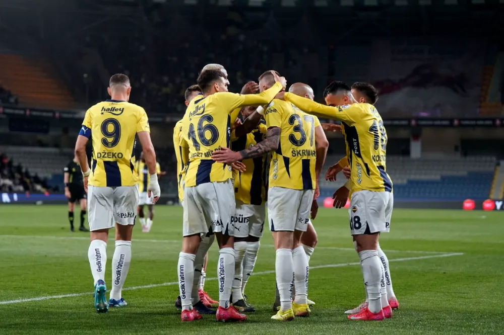 Fenerbahçe 3 Puanı 4 Golle Aldı