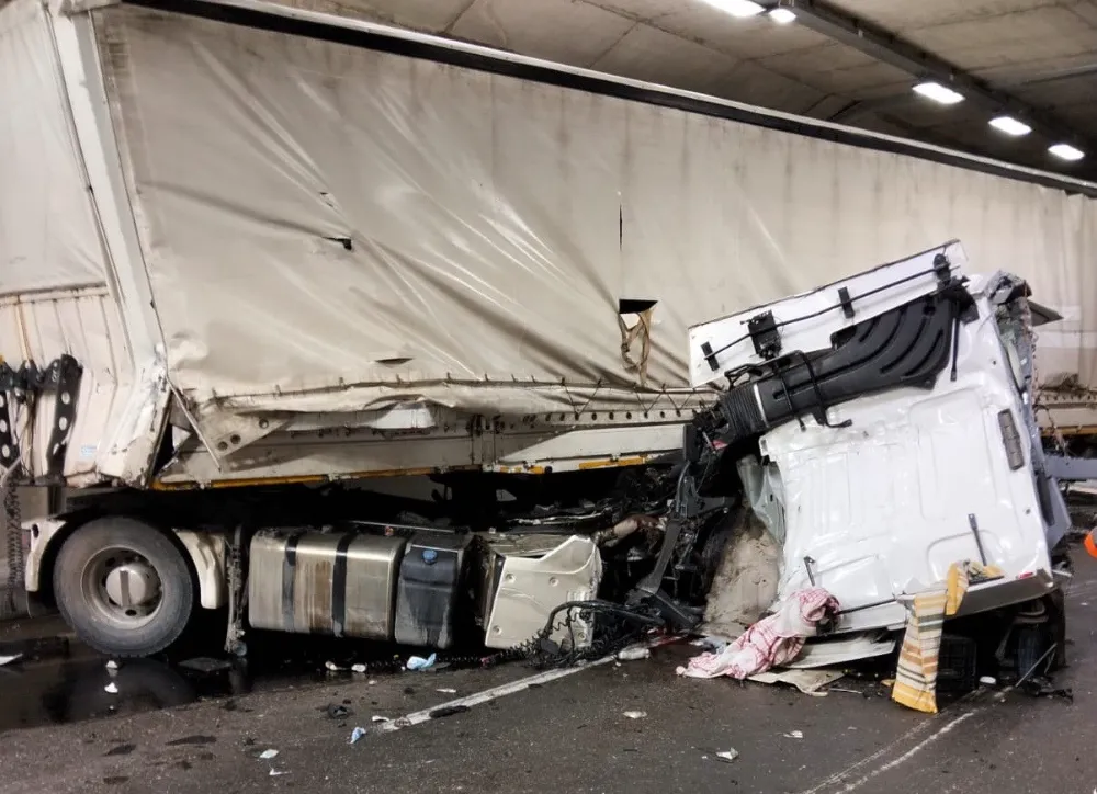 Erkenek Tüneli’nde Trafik Kazası: 1 Ağır Yaralı