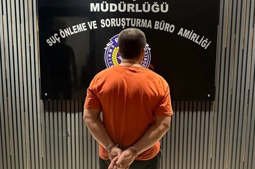 Hırsızlıktan Aranan 2 Kişi Yakalandı