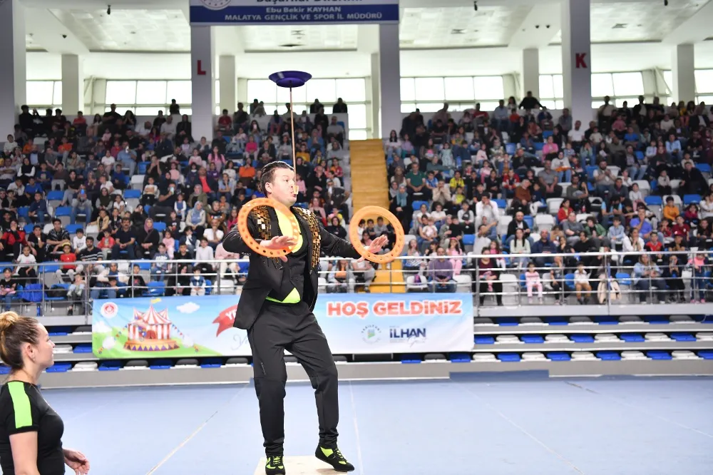 Cambaz Mithat ‘Yetenek Sirkiniz’ Gösterisi Renkli Ve Heyecanlı Anlara Sahne Oldu