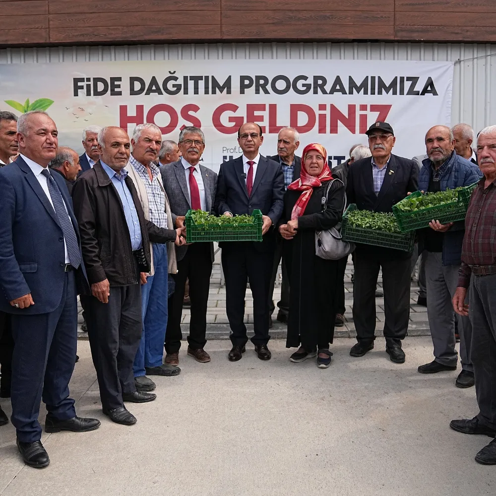  Yeşilyurt Belediyesi’nden Çiftçilere Büyük Destek! 250 Bin Adet Sebze Fidesi Dağıtıldı