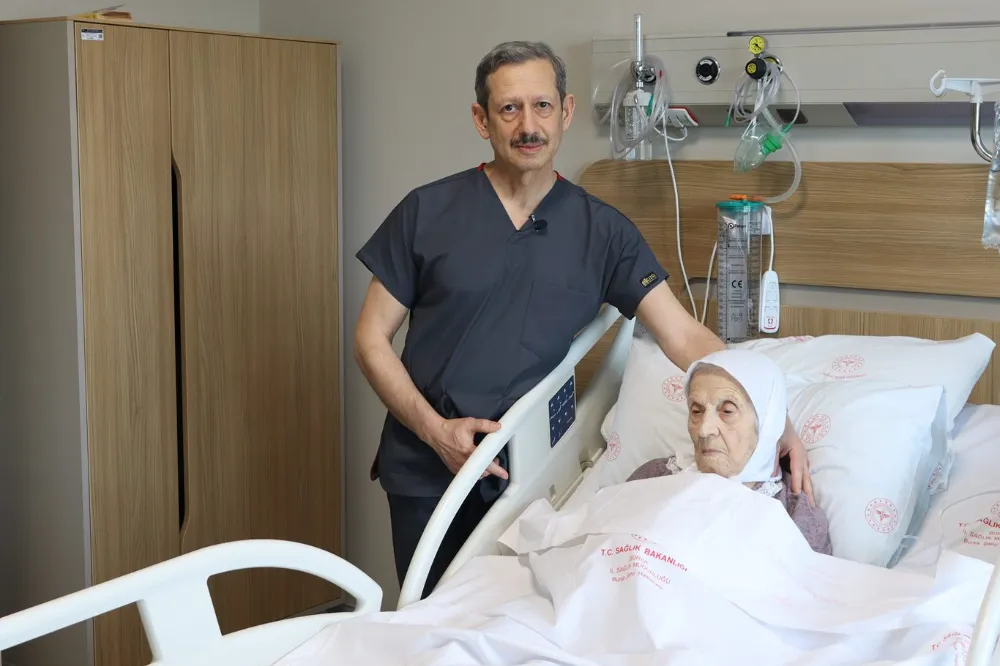 104 Yaşındaki Hasta Kalp Ameliyatıyla Sağlığına Kavuştu