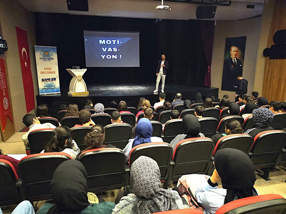 Büyükşehir Semt Konakları Öğrencilerine Motivasyon Semineri Verildi