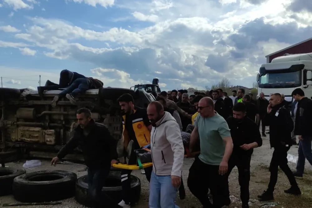 Bingöl’de İki Araç Çarpıştı: 2’si Ağır 7 Yaralı