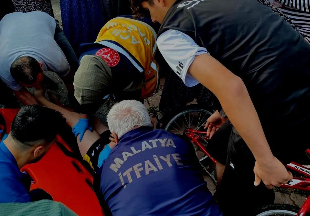 Kontrolden Çıkan Araç Çocukların Arasına Daldı: 3 Yaralı