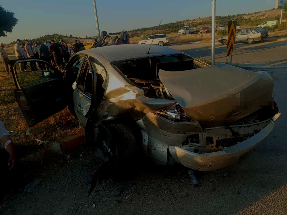  Afyonkarahisar’da Trafik Kazası: 9 Kişi Yaralandı