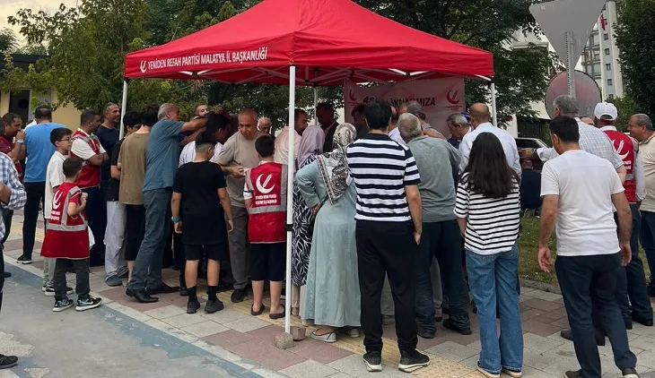 Yeniden Refah Partisi Malatya İl Teşkilatı Aşure İkramında Bulundu