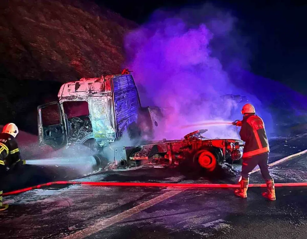 Şanlıurfa’da Devrilen Akaryakıt Tankeri Alev Alev Yandı	
