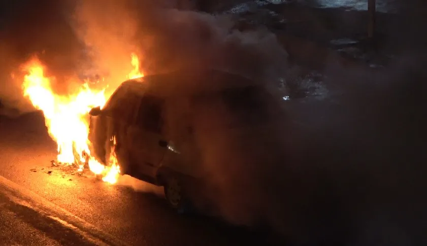 Seyir Halindeki Fiat Tofaş Otomobil Alev Alev Yandı