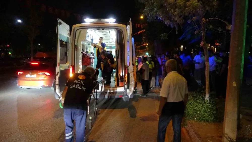 Karşıdan Karşıya Geçen Kadına Araç Çarptı