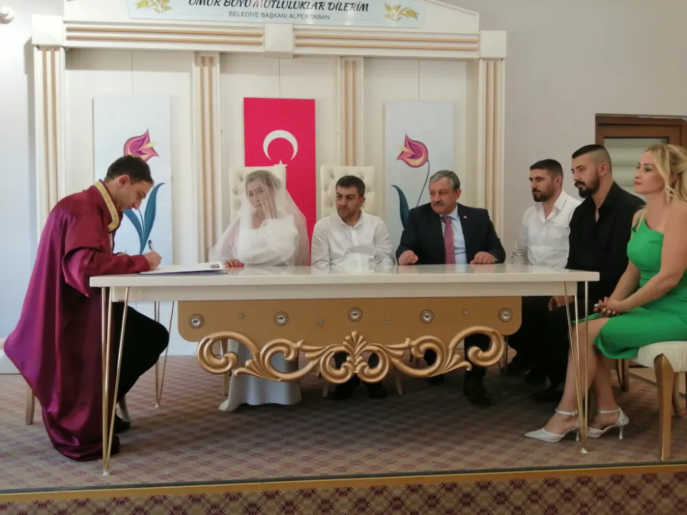 Genç Çift Bir Ömür Mutluluğa 